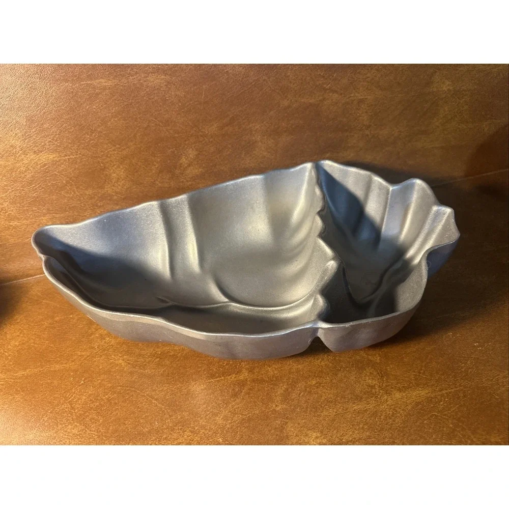 WILTON ARMETALE DIVIDED PEPPER ( or LEAF ) CHIP & DIP BOWL W-2 Serving Utensil b